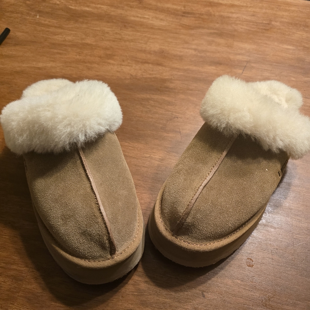 Ugg slide in